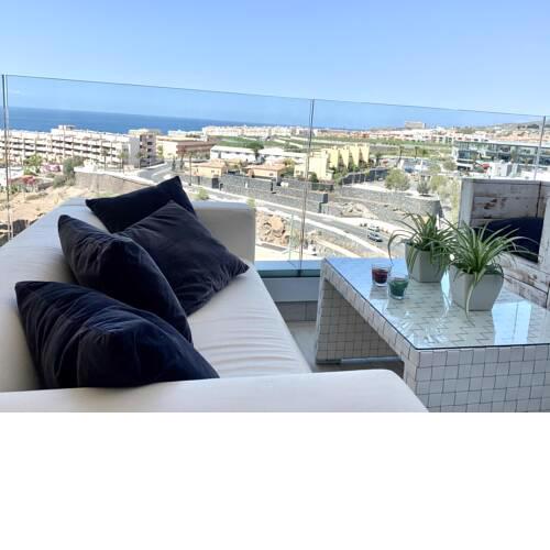3 bedroom apartment with sea view 8th floor