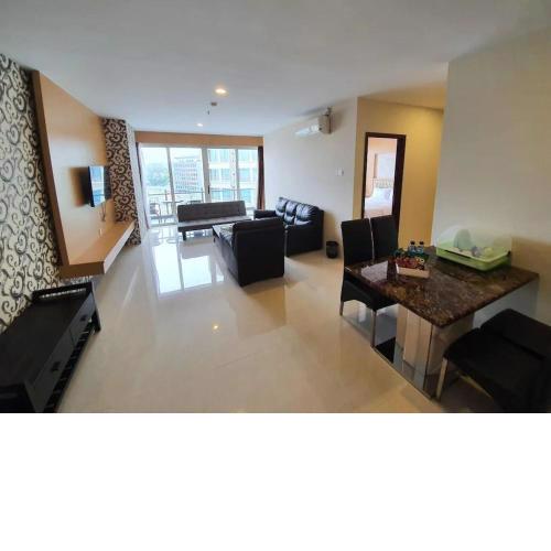 3 Bedroom Aston Apartment Stay Near Nagoya Hill