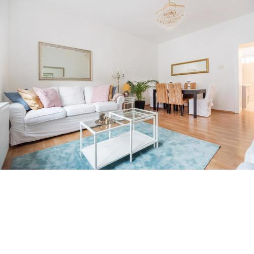 ⍟3 Bedroom⍟ Ideal for groups of 8