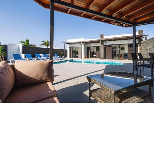 3 Bedroom Villa Pool Short walk from Papagayo Beach