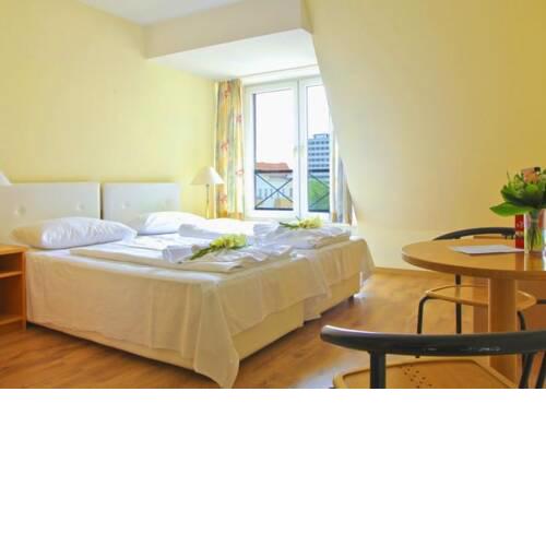 3-bedrooms, 2 baths, elevator, parking, peatonal area
