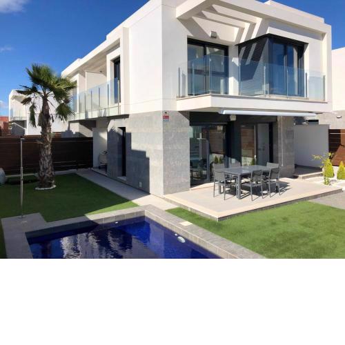 3 bedrooms house with private pool enclosed garden and wifi at Vistebella Golf