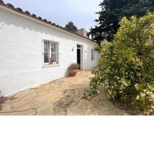 3 bedrooms house with shared pool terrace and wifi at Albinyana