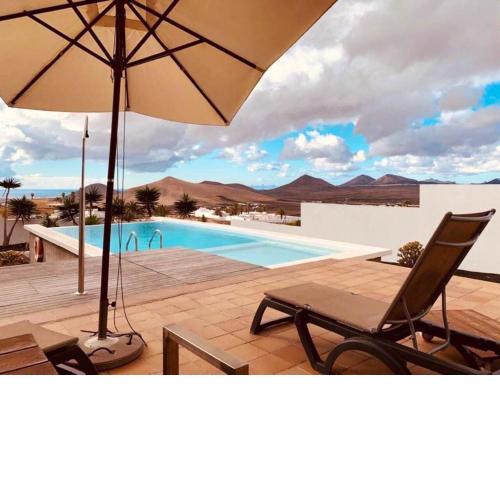 3 bedrooms villa with sea view private pool and jacuzzi at Nazaret