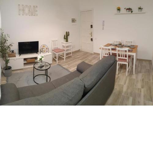 3 bedrooms with private parking By Canary365