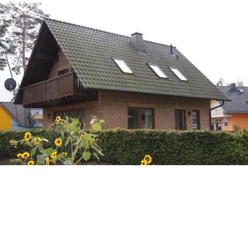 30 EG - Gemuetliche Ferienwohnung direkt am See in Roebel Mueritz