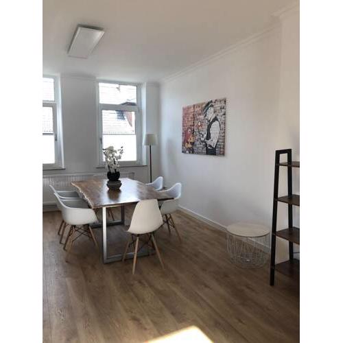 3,5-Zimmer Wohnung mit Balkon und zwei Stellplätze