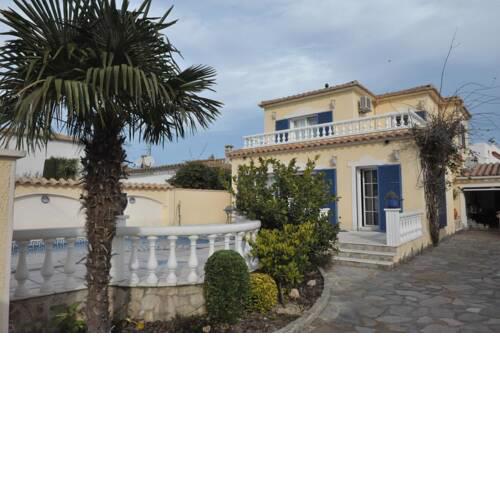 385-casa con piscina privada