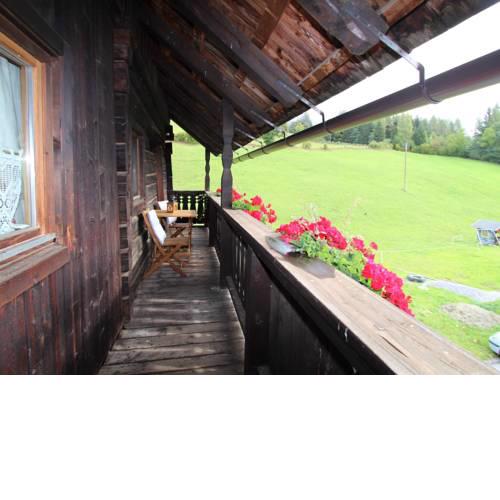 4 Authentic apartments in a 450 year old farmhouse with swimming pool
