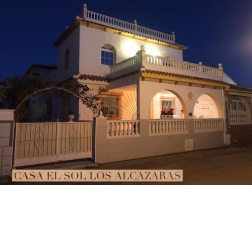 4 Bed 3 Bath Villa Sleeps 8, Pool Wifi Tv Close to Beach Restaurants and Shops