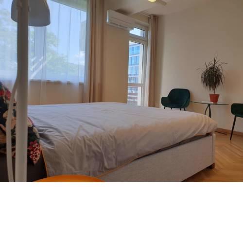 4 bedroom apartment in city center with air conditioning