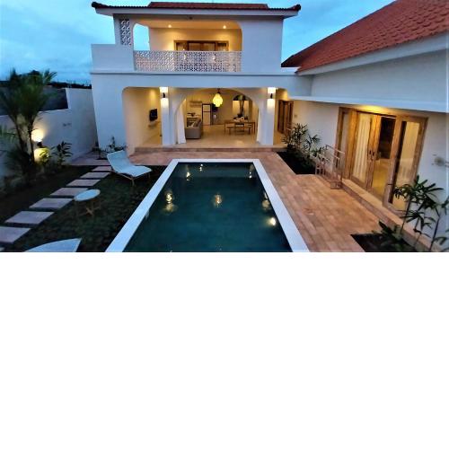 4 Bedrooms Holiday Villa Indah Canggu Bali