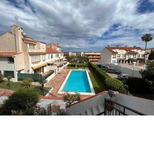 4 Bedrooms House 600m from Carihuela Beach