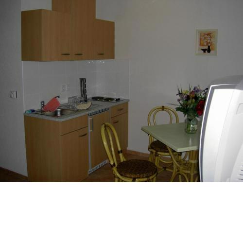 4 Pension Fliegerhorst TANTE JU - gutes schlichtes Ferienzimmer