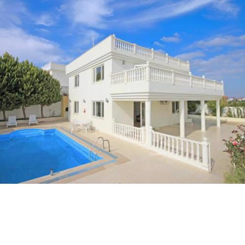 4 Person Villa w/ Private Pool in Central Location - AWZ 322