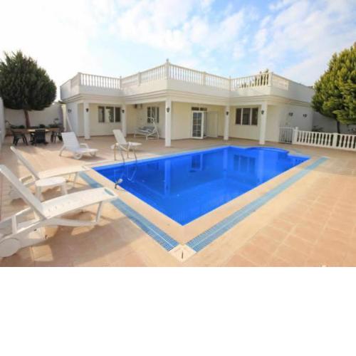 4 Person Villa w/ Private Pool in Central Location - AWZ 323