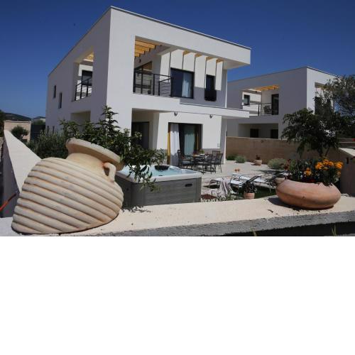 4 stars - newly built - 3 bedrooms Villa "SEA STONE" with 3 bathrooms, up to 6pax