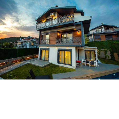 4+1 Havuzlu Villa Deux