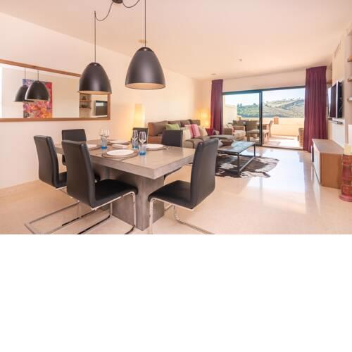 4204 luxurious 2 bedroom apartment