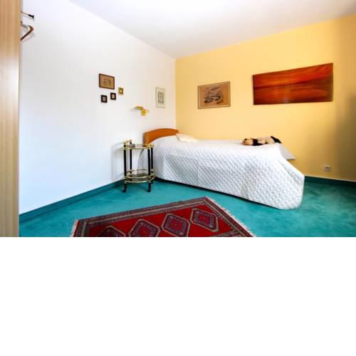 4865 Private Rooms