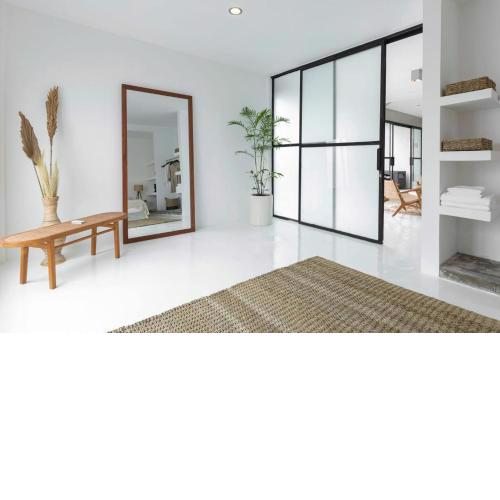 4BR Luxe Pool Villa-canggu near Finns-Wifi,Parking