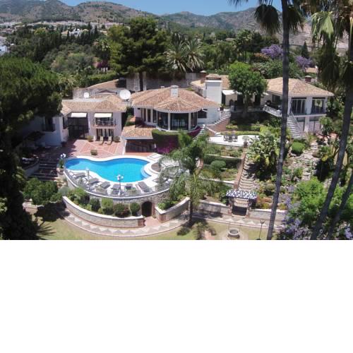 4Mill Euro 700m2 Newly renovated Mansion with huge garden and large heated pool