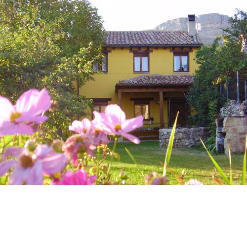 5 bedrooms house with city view enclosed garden and wifi at Amaya