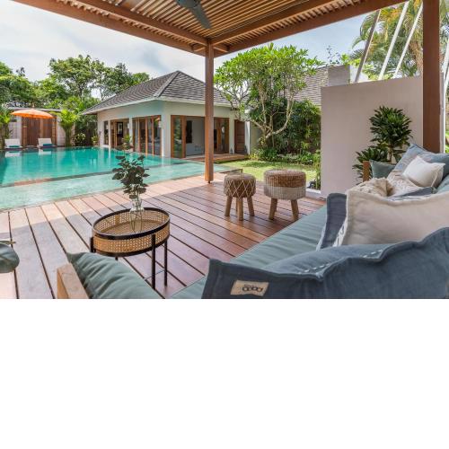 5 bedrooms villa 400m Berawa beach 12m Pool !