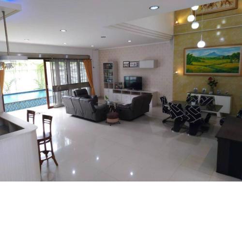 5 Bedrooms Villa in Jimbaran