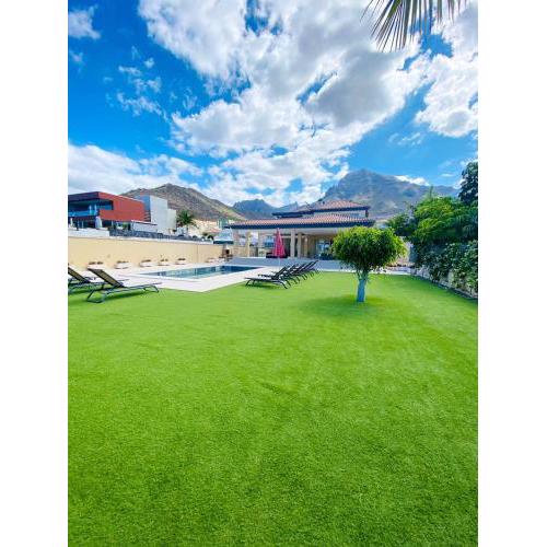5 bedrooms villa with sea view private pool and enclosed garden at Costa Adeje 2 km away from the beach