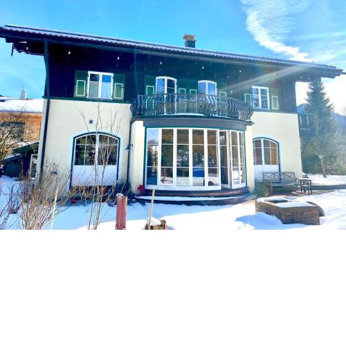 5-Sterne Landhaus direkt am See mit Garten, Kamin & Sauna