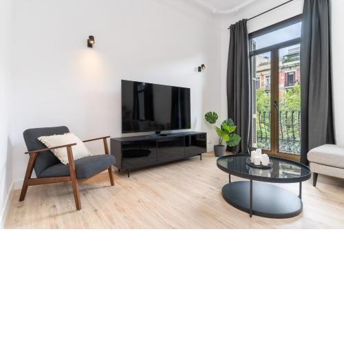 5BR - 3BH LUXURY APARTMENT in the CITY CENTER