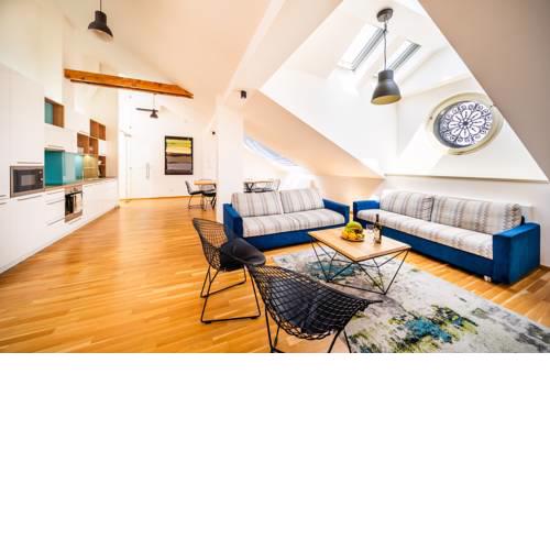 5BR+3.5BT Wilson Central apt.