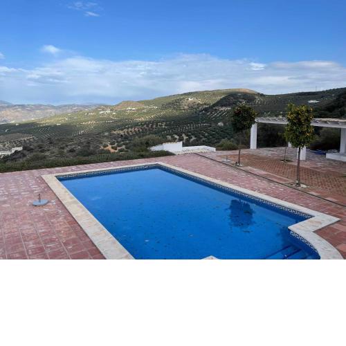6-Bed 5-Bath Villa with large private pool
