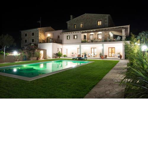 6 bedroom luxury villa just 10 minutes from the playa