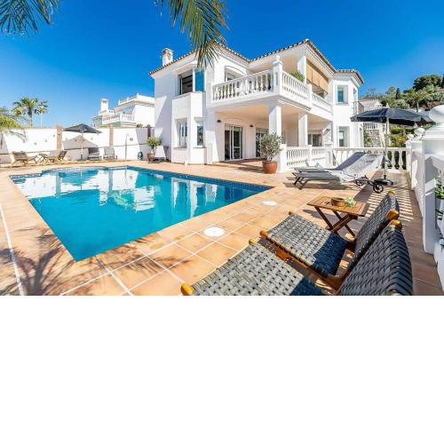 64-Luxury Villa with Jacuzzi & Pool in Mijas!