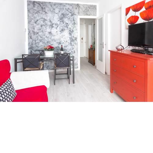 65 Vibrant and modern apartment