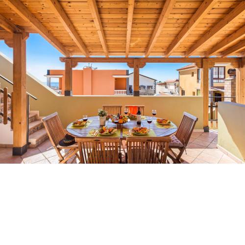 6D Spectacular with jacuzzi and lounge area