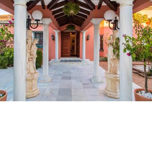 7 bedroom Golden Mile Villa 400m from Beach