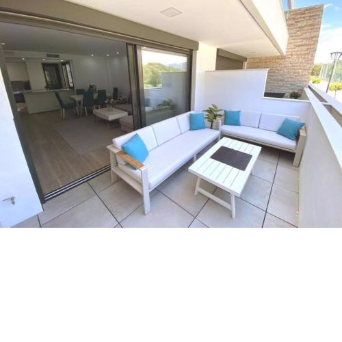 78970-Modern 3 Bedroom Apartment first line Gol
