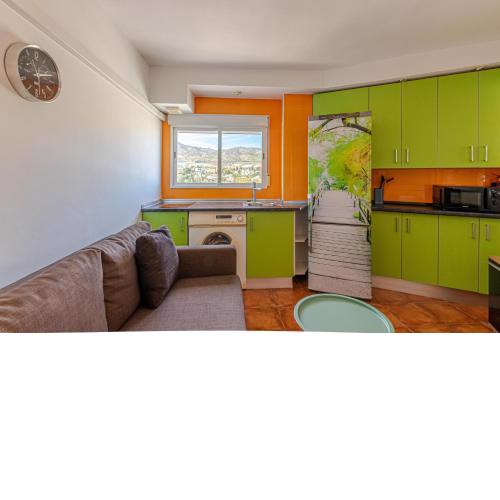 797 Holiday Rentals - Colorido apartamento frente a Puerto Marina
