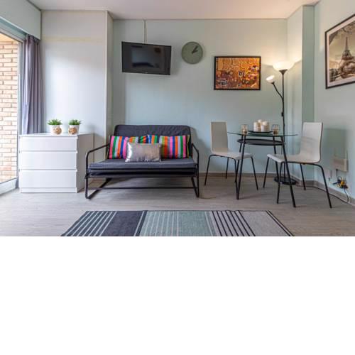 797 Holiday Rentals - Comodo estudio en el centro de Benalmadena
