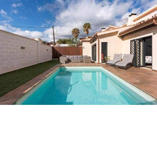 797 HOLIDAY RENTALS - Modern villa with pool in Puerto Marina for 12