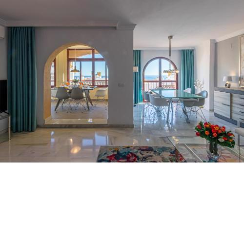 797 Holiday Rentals -Lujoso Atico duplex en el centro de Benalmadena