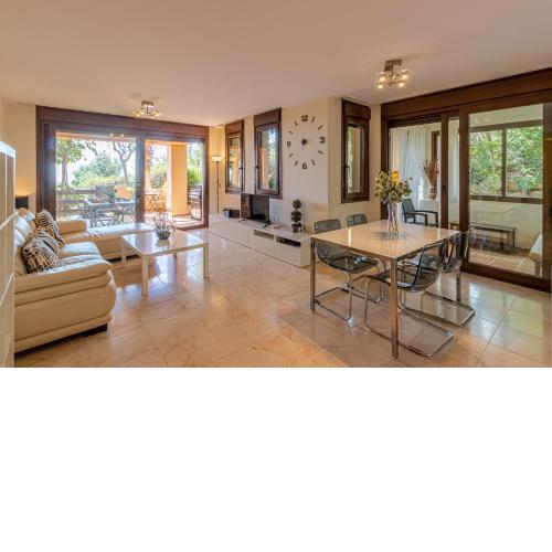797 Holiday Rentals- Lujoso piso con gran terraza y vistas al mar