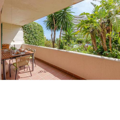 797 Holiday Rentals- Precioso piso con vistas al jardin en Benalbeach