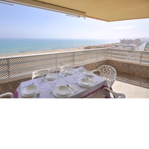 7th floor beachfront apartment with stunning views