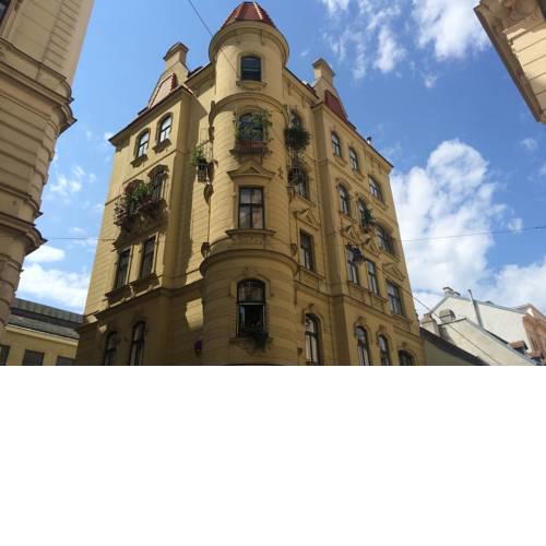 7th HEAVEN Vienna Center Apartments