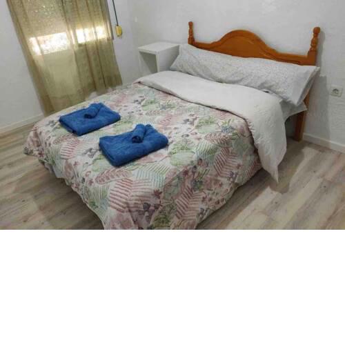 8 mins walk to Train Station Low Cost Youth Hostel
