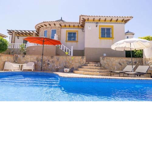 A beautiful 3 bed detached villa a 5 min walk to the Villamartin Plaza & Golf